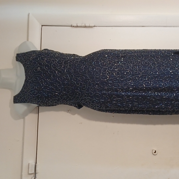 Cache Gown - Picture 14 of 16